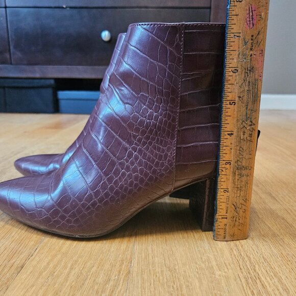 Ann Taylor Factory Burgundy Alligator Pattern Ankle Boots - Size 10 Women's - Picture 1 of 6